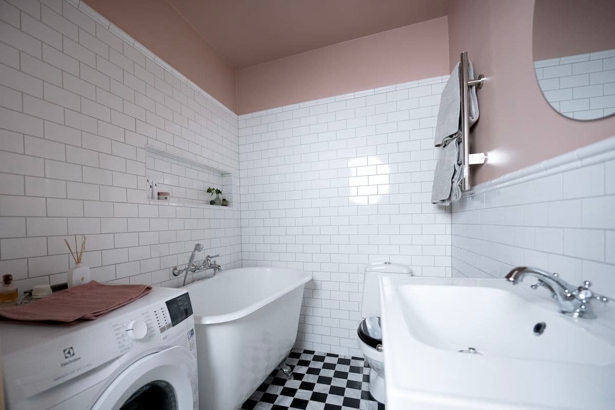 Efterbild av en badrumsrenovering, gjord av Renovera Badrum STHLM AB.