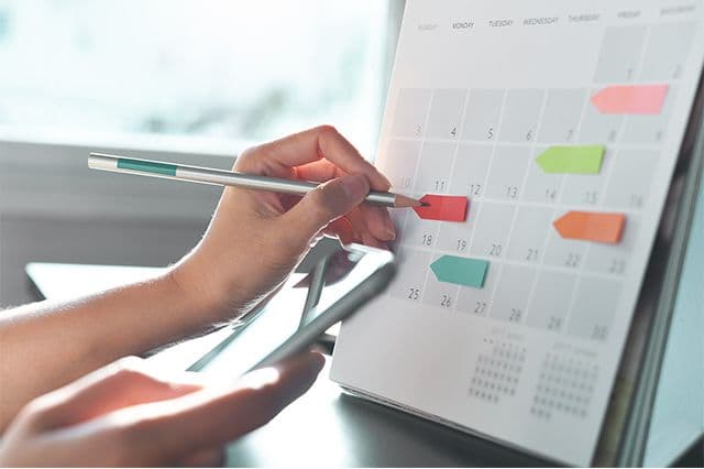 Företagare planerar schemat och fyller luckor